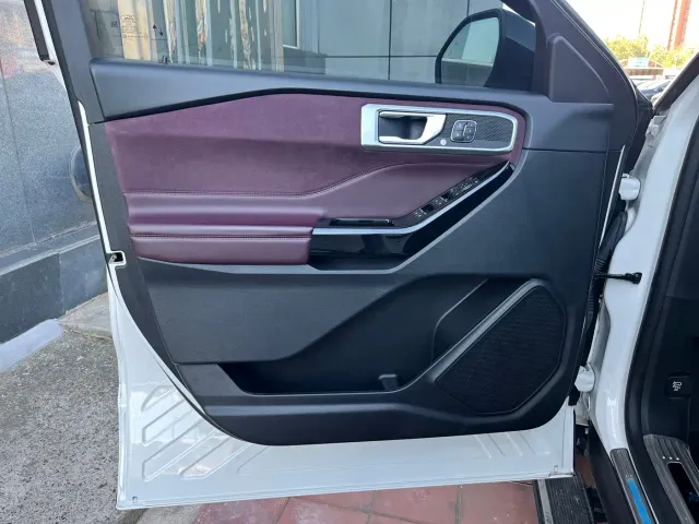 Ford Explorer — Фото автомобиля 8