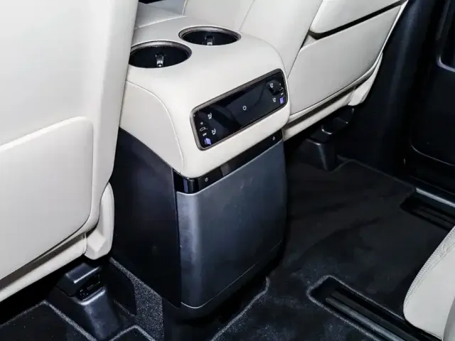 Li Auto MEGA — Фото автомобиля 12