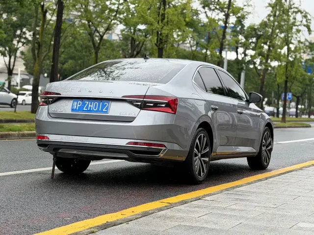 Skoda Superb — Фото автомобиля 4