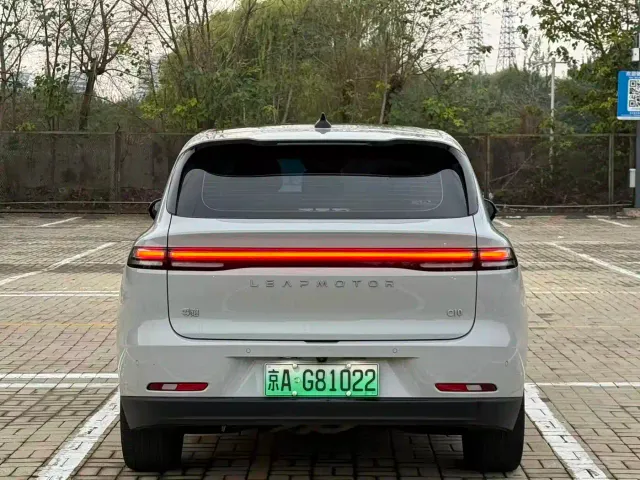 Leapmotor C10 — Фото автомобиля 5