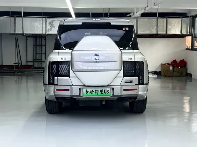 BYD U8 — Фото автомобиля 12