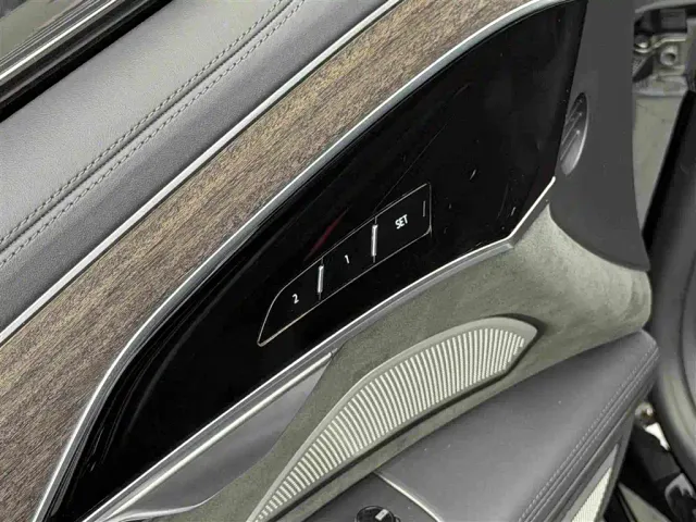Audi A8 — Фото автомобиля 7