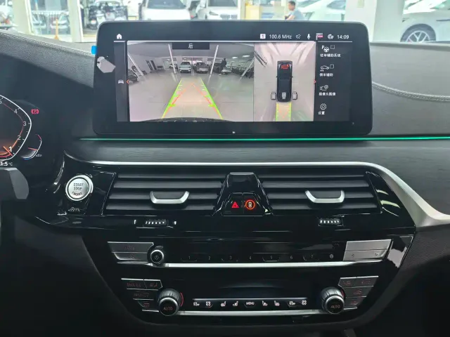 BMW 5 Series — Фото автомобиля 11