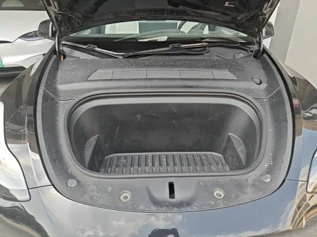 Tesla Model Y 2024 Rear-Wheel Drive Version — Фото автомобиля 19