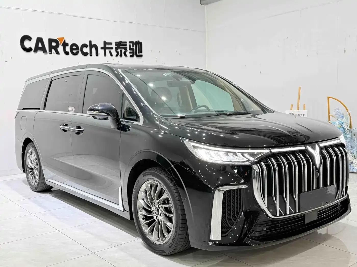Voyah Auto Voyah Dreamer 2022 Low-carbon Dream+Smart Package — Фото автомобиля 3