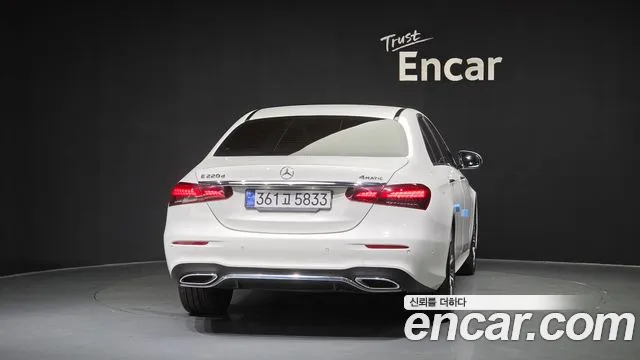 Mercedes-Benz E-Class — Фото автомобиля 4