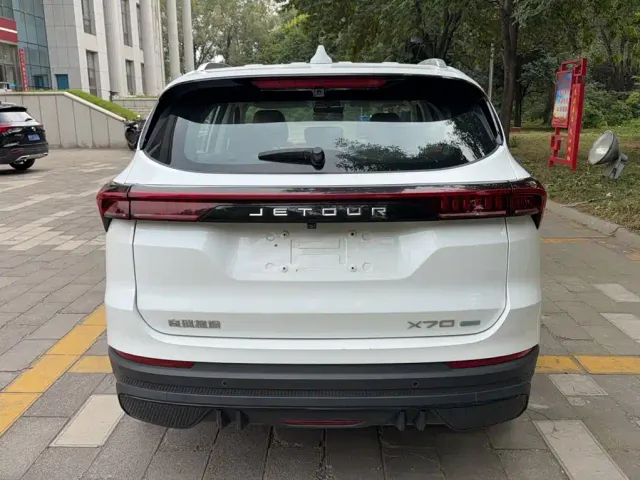 Jetour X70 C-DM — Фото автомобиля 3