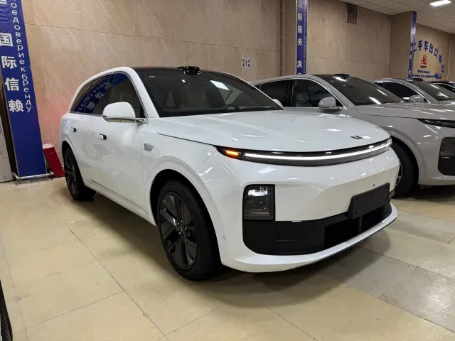 Li Auto L6 — Фото автомобиля 10