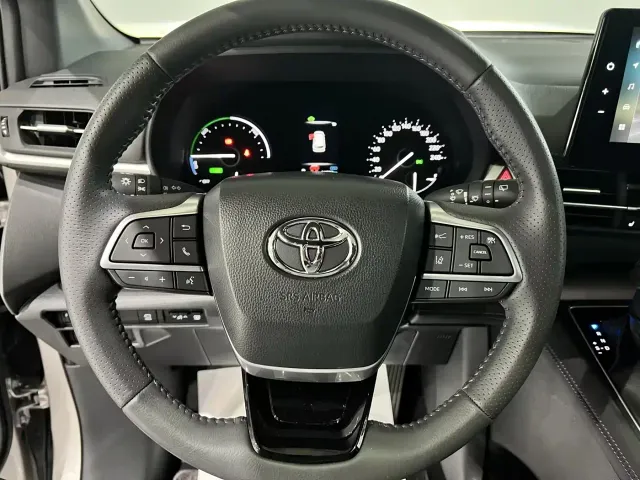 Toyota Sienna — Фото автомобиля 16
