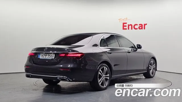 Mercedes-Benz E-Class — Фото автомобиля 2