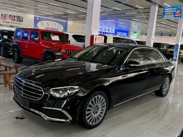 Фотография автомобиля — Mercedes-Benz E-Class