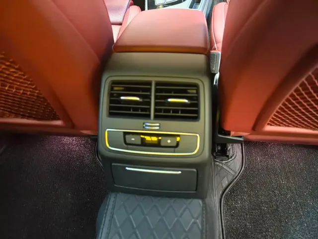 Audi A4L — Фото автомобиля 12