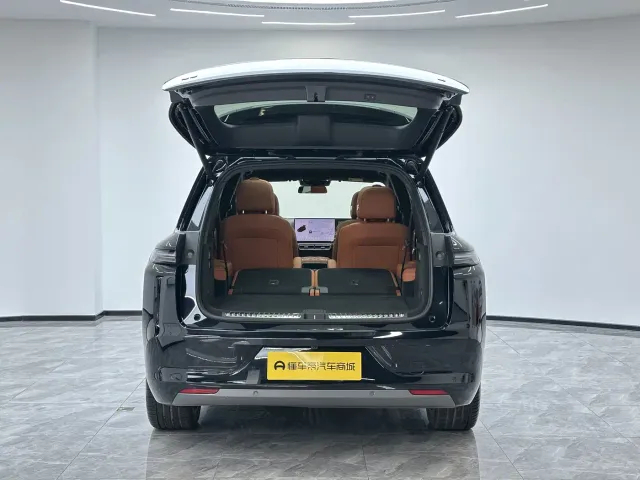 Li Auto L8 — Фото автомобиля 8