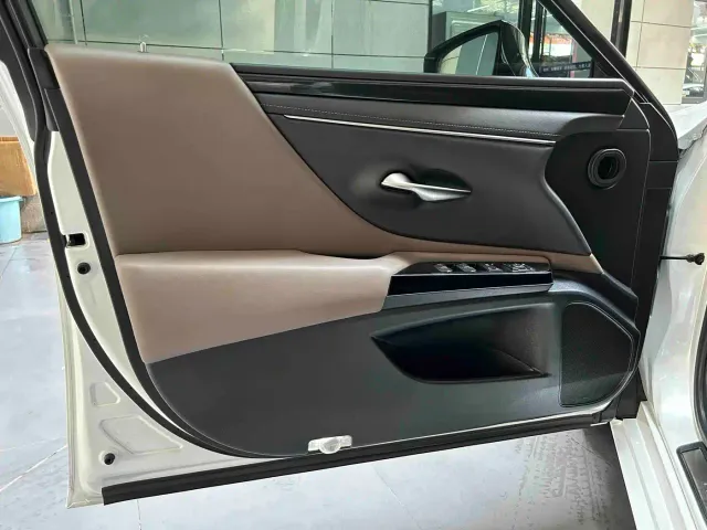 Lexus ES — Фото автомобиля 13