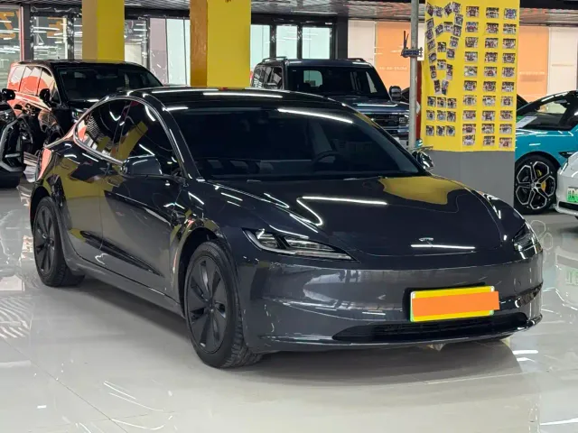 Tesla Model 3 — Фото автомобиля 3