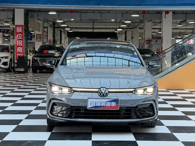Volkswagen Golf — Фото автомобиля 2