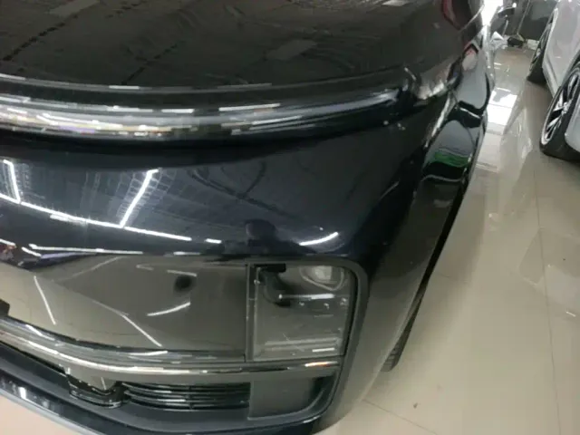Li Auto L8 — Фото автомобиля 23