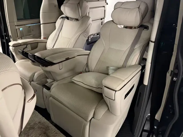 Lexus LM — Фото автомобиля 10