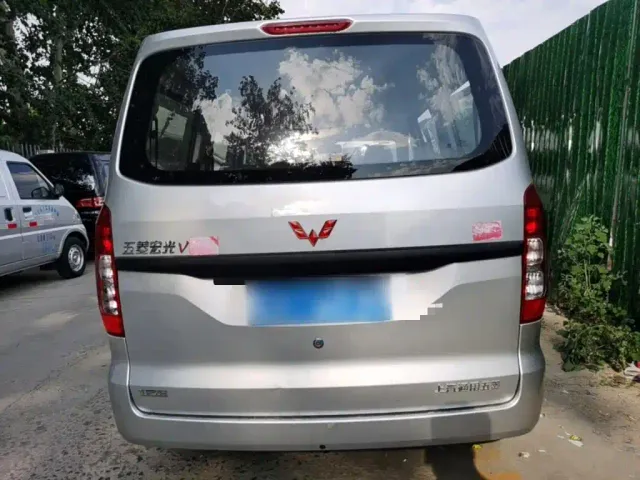 Wuling Hongguang V — Фото автомобиля 5