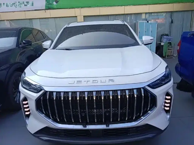 Jetour X70 Plus — Фото автомобиля 2