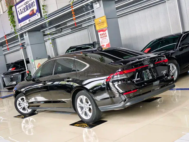 Honda Accord — Фото автомобиля 3