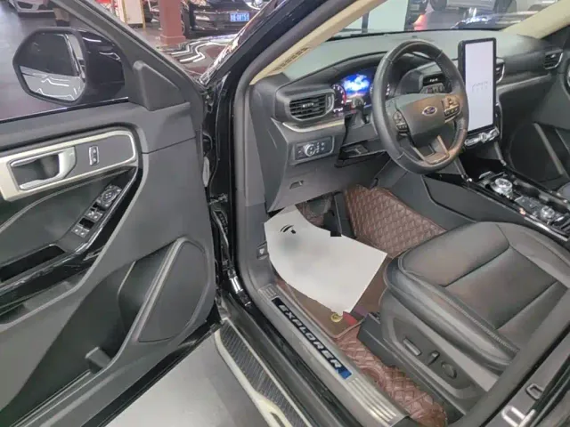 Ford Explorer — Фото автомобиля 15