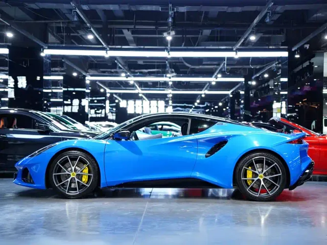 Lotus Emira — Фото автомобиля 18