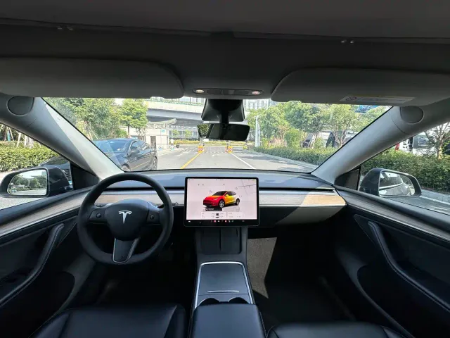Tesla Model Y — Фото автомобиля 15
