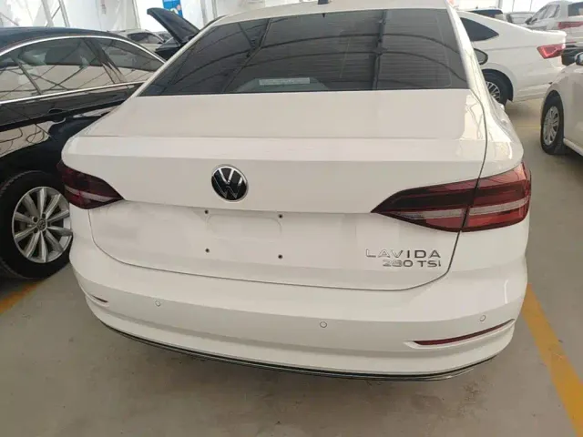 Volkswagen Lavida — Фото автомобиля 5