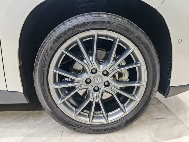 Leapmotor C10 — Фото автомобиля 12