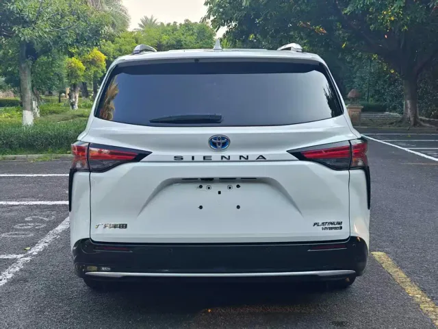 Toyota Sienna — Фото автомобиля 8