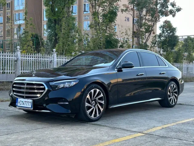 Mercedes-Benz E-Class — Фото автомобиля 2