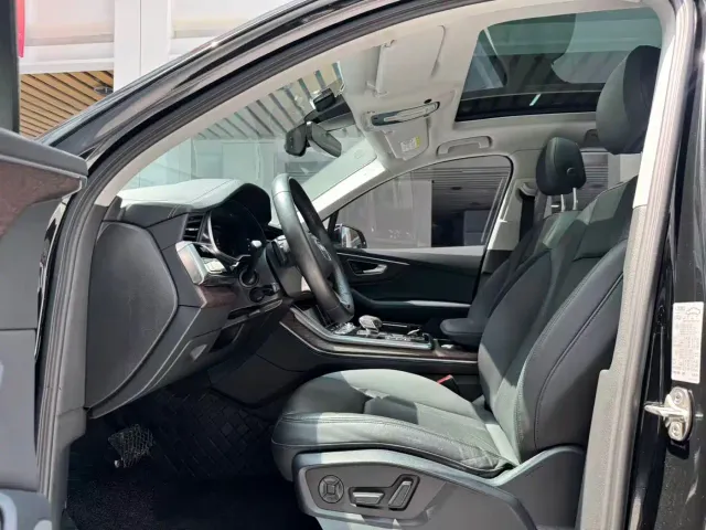 Audi Q7 — Фото автомобиля 10