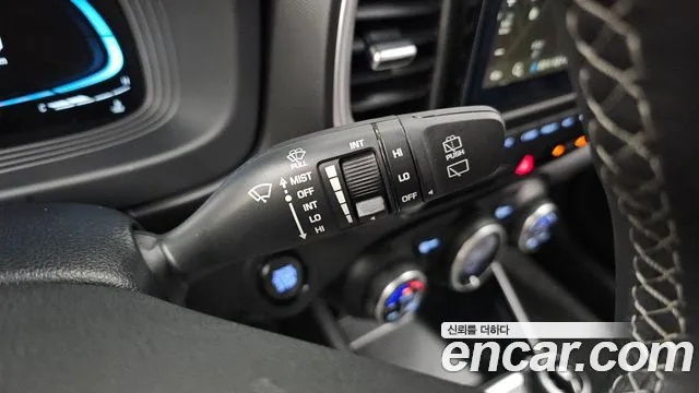 Hyundai Venue — Фото автомобиля 24