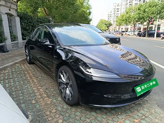 Tesla Model 3 — Фото автомобиля 3