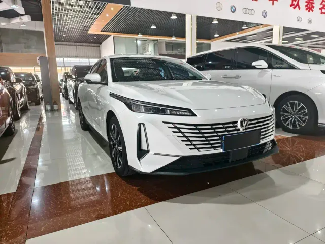 Changan Eado — Фото автомобиля 3