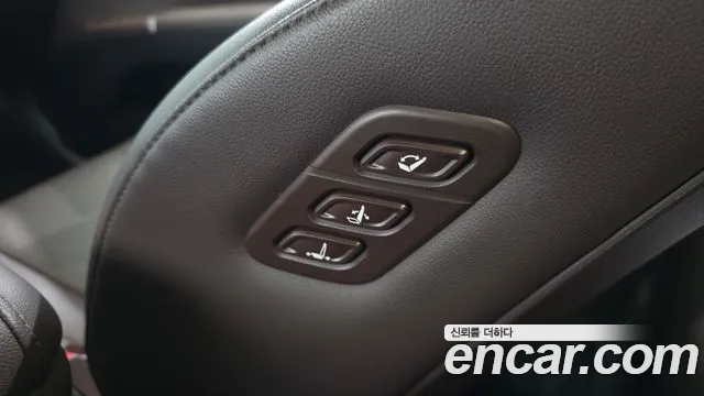 Hyundai Grandeur Grandeur (GN7) 2.5 Бензин 2WD — Фото автомобиля 14