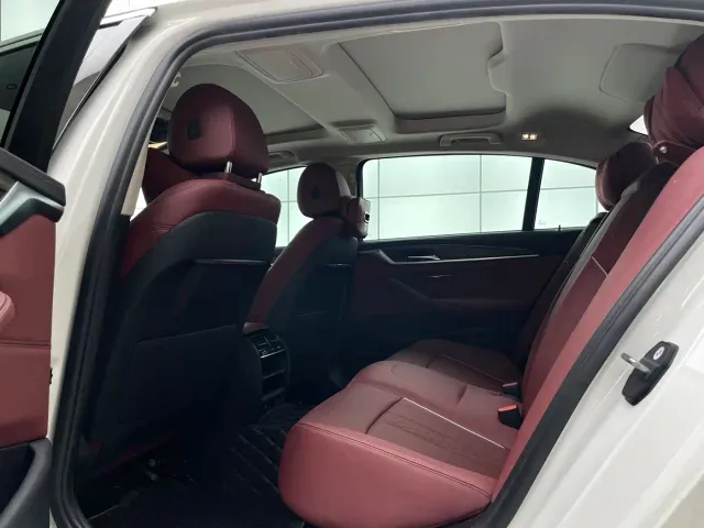 BMW 5 Series — Фото автомобиля 9