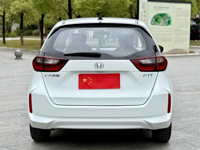 Honda Fit — Фото автомобиля 5