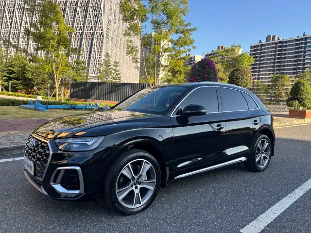 Фотография автомобиля — Audi Q5L