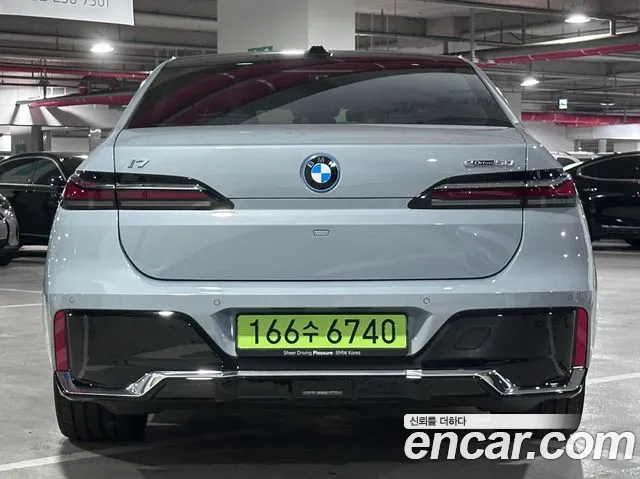 BMW i7 G70 — Фото автомобиля 4