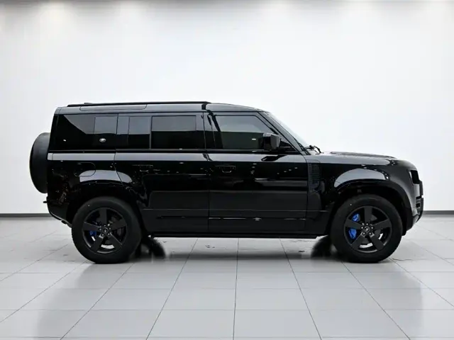 Land Rover Defender — Фото автомобиля 6