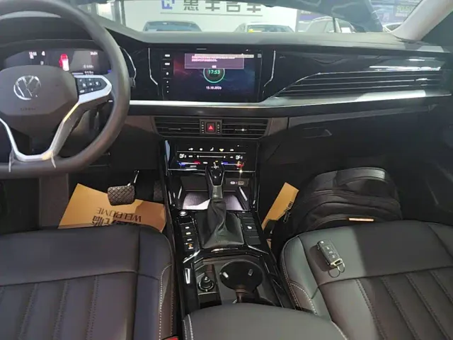 Volkswagen Passat — Фото автомобиля 12