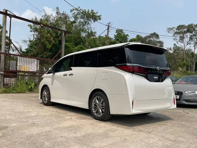 Toyota Alphard — Фото автомобиля 4