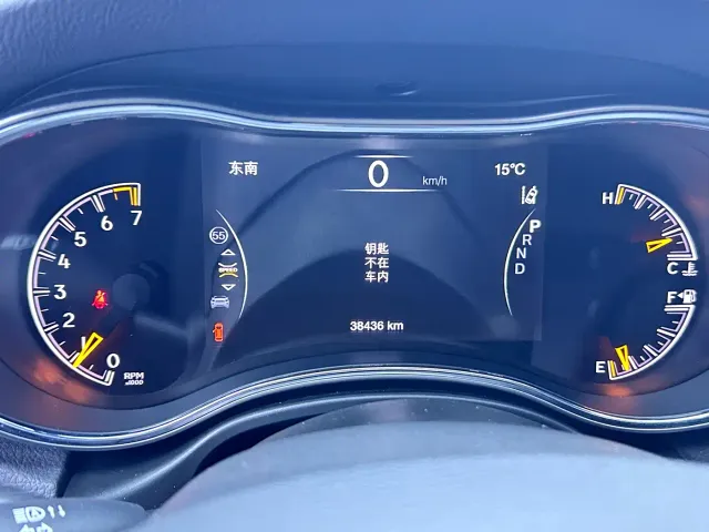 Jeep Grand Cherokee — Фото автомобиля 12