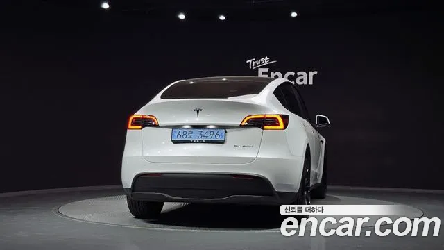 Tesla Model Y — Фото автомобиля 4