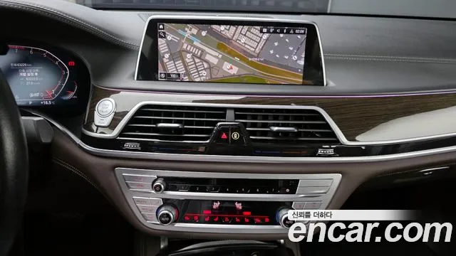 BMW 7-Series — Фото автомобиля 17