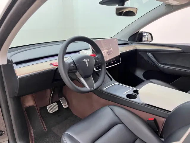 Tesla Model Y — Фото автомобиля 10