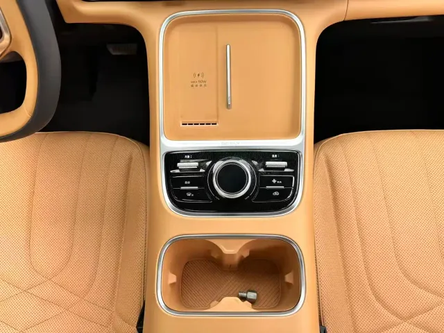 Geely Galaxy Starship 7 EM-i — Фото автомобиля 18