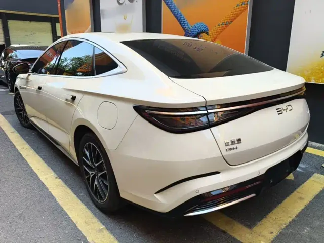 BYD Seal 07 DM-i — Фото автомобиля 4